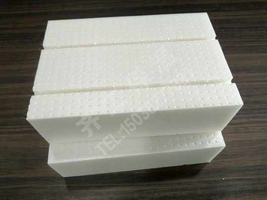 泡沫板是一種輕質(zhì)高強度板材